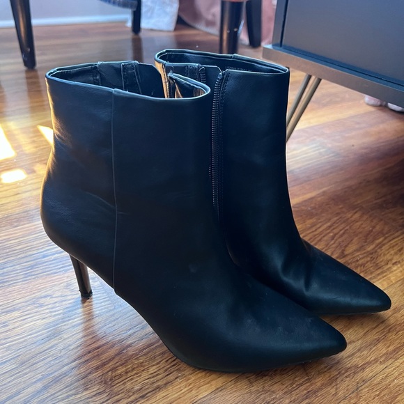 Lizziey Pointed Toe Bootie - Picture 3 of 4